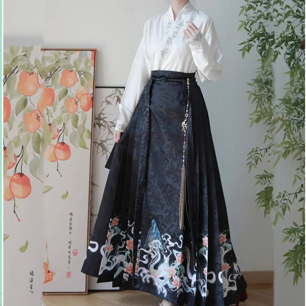 Original Hanfu Skirt Chinese Style Costume Mamianqun Ming Dynasty Weaving Gold Horse Face Skirt Chinese Dress