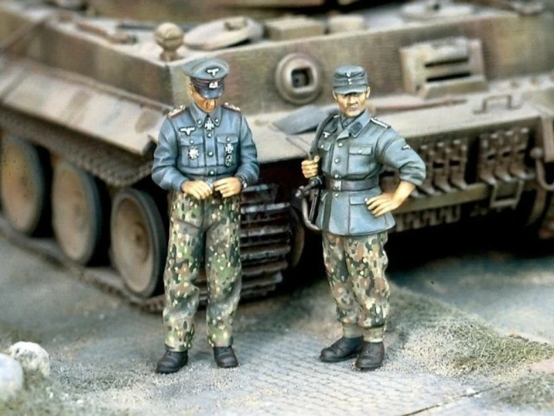 

Масштаб 1/35, литая под давлением фигурка из смолы, комплект модели немецких офицеров танков времен Второй мировой войны, 2 фигурки (без танка), в разобранном и неокрашенном виде