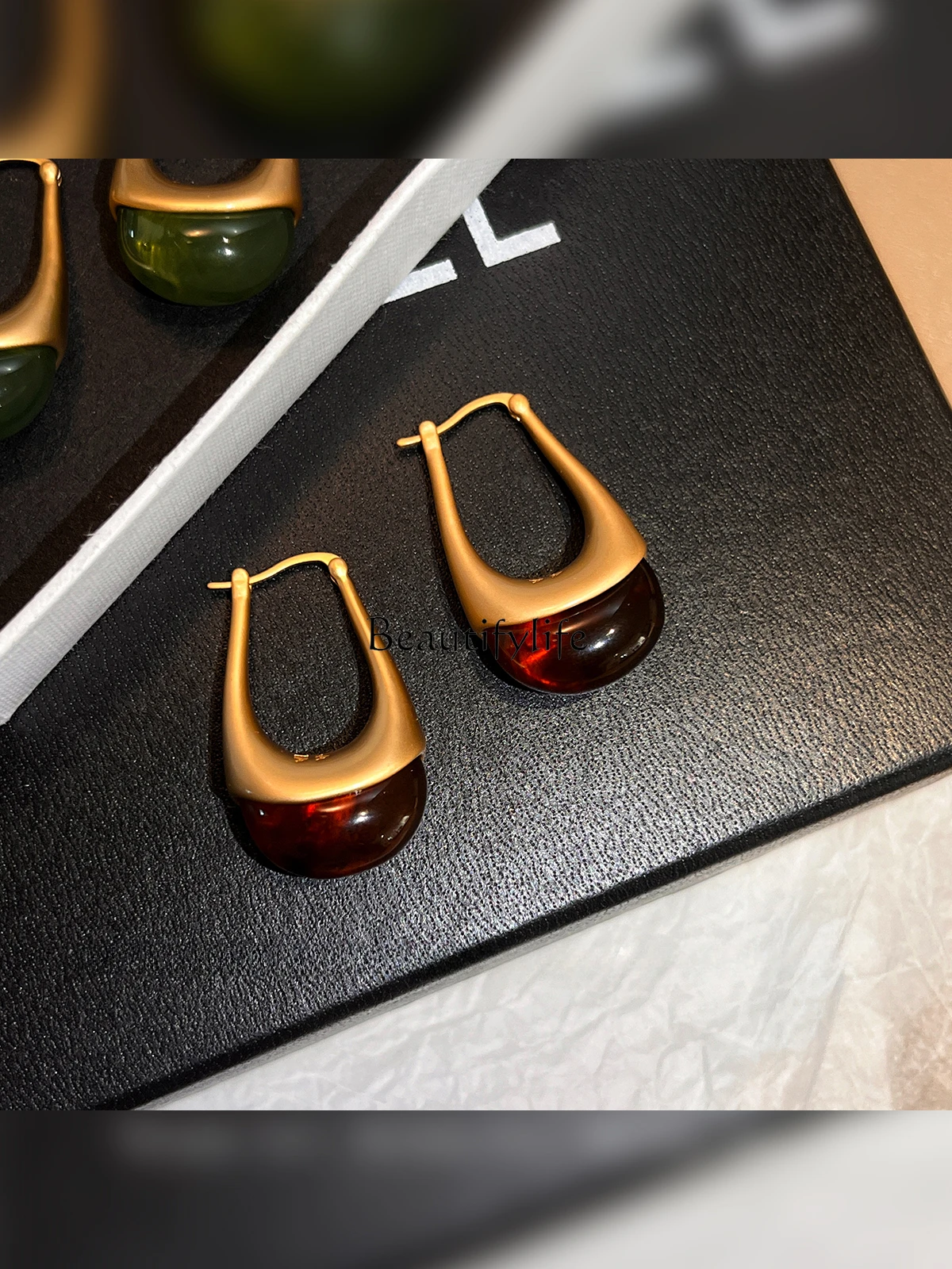 

Amber Pendant Earrings Female Maillard Earrings New Popular Circle French High-End Affordable Luxury