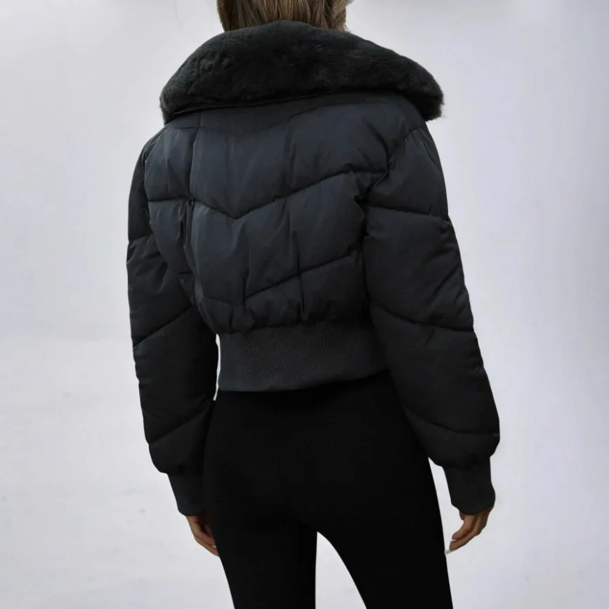 Damska krótka kurtka z odpinanym futrzanym kołnierzem, styl hot girl, płaszcz bawełniany na zimę 2025.