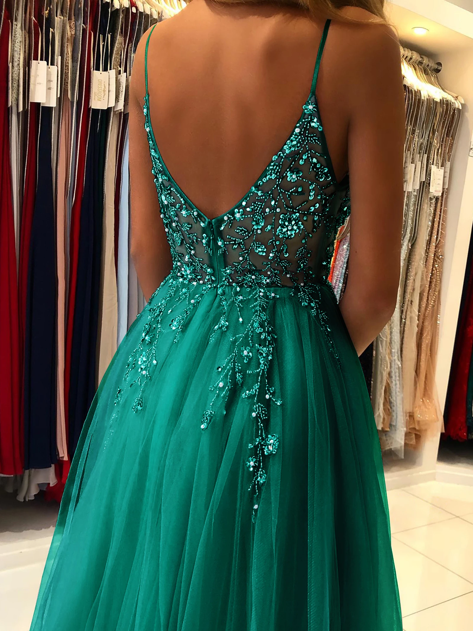 BABYONLINE فساتين سهرة مثيرة بالترتر مزينة برقبة على شكل حرف v وحزام سباغيتي فستان بكتافة على شكل حرف U بدون ظهر بفتحة جانبية بطول الأرض فستان حفلات