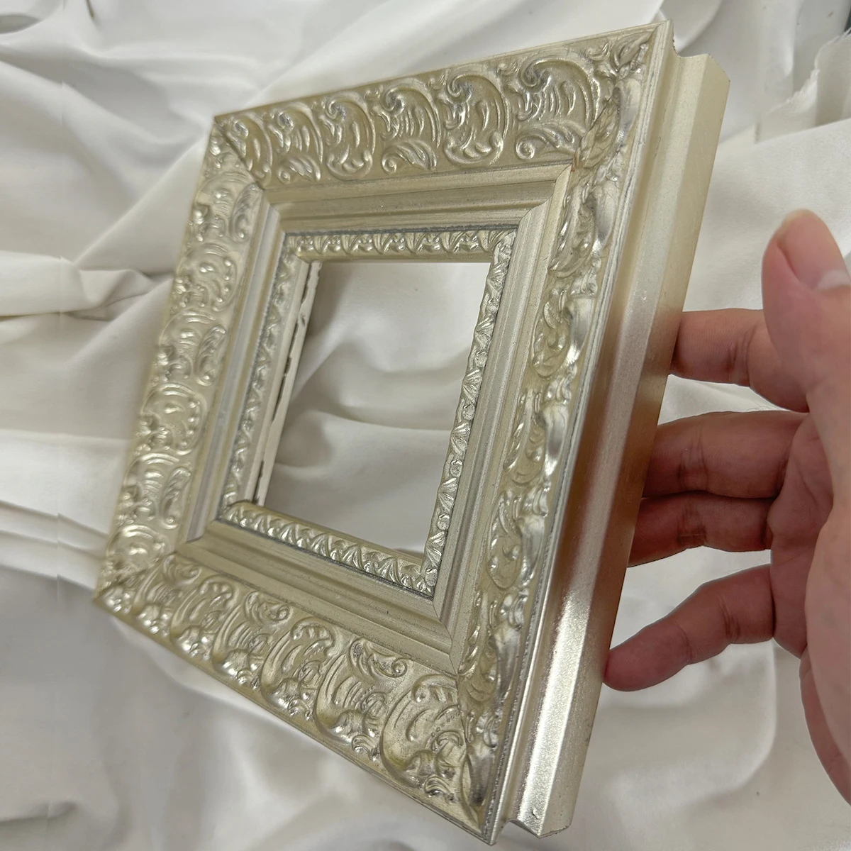 

Classic Solid Wood Oil Painting Frame Vintage Silver Picture Frame for Friends Wall-mounted Square Photo Frame Home Decoration