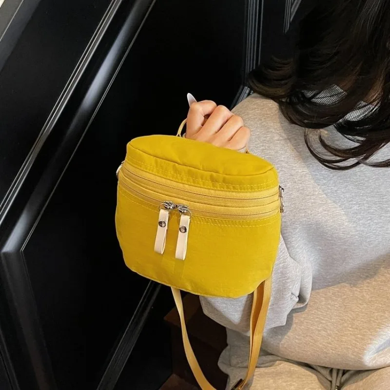 女性のためのエレガントなヴィンテージおむつバッグ：高級ブランドのレザーショルダーバッグ、シンプルでファッショナブルな大容量通勤トートバッグ