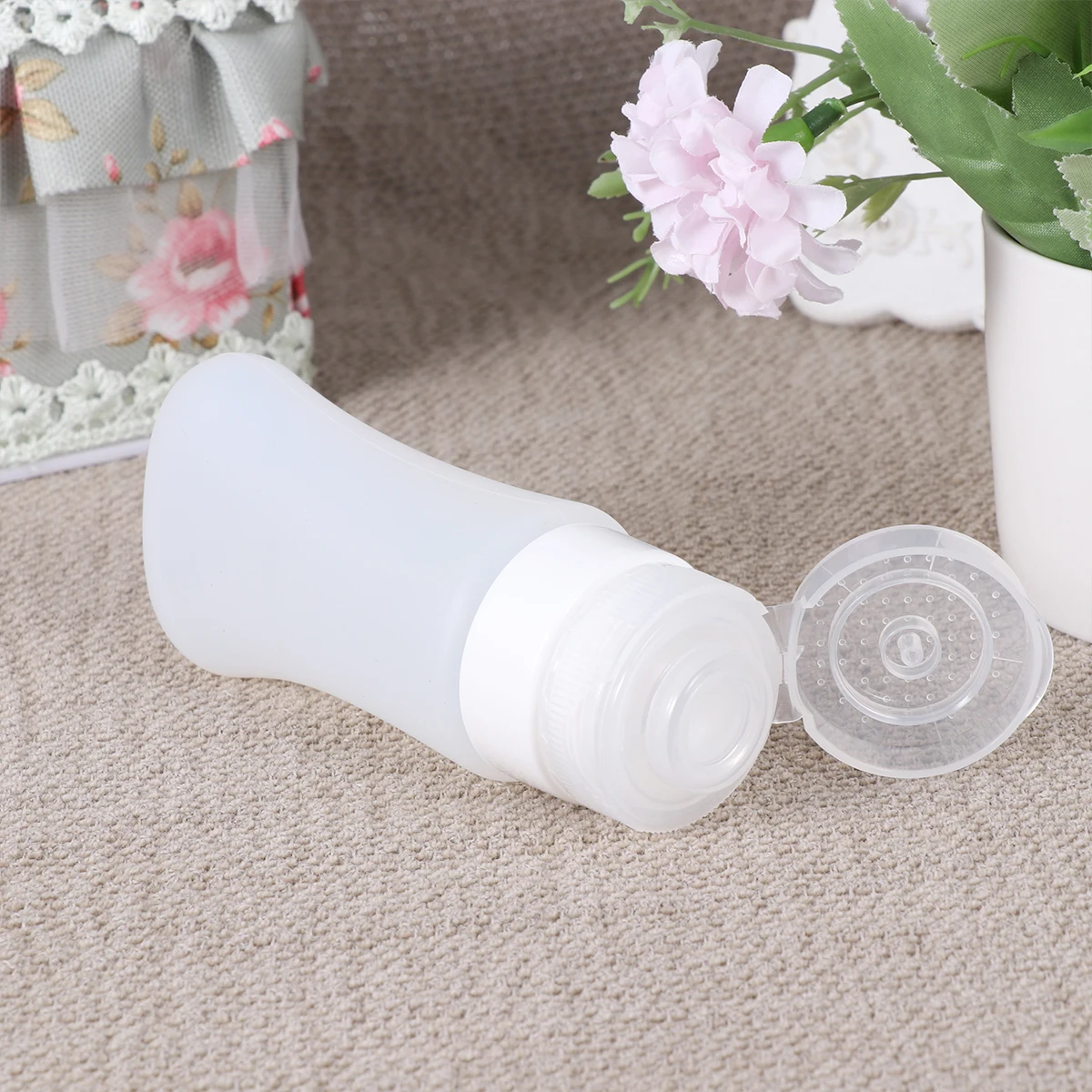 

4Pcs Makeup Bottles Silicone Subpackaging Leakproof Travel Dispensers for Liquid Storage Sucker Design
