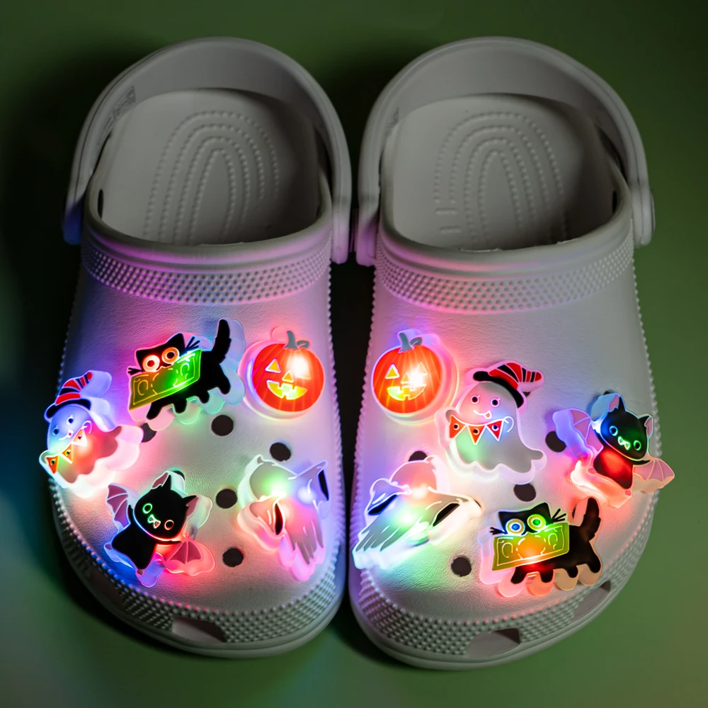 1/10pcs LED Shoe Charms for Kids Christmas Lighted Pins Gamepad Unicorn Cat Duck Glow Shoes Accessories Decoration Clogs Buckles