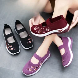 Women Flat Shoes Autumn New Embroidered Shallow Shoes Women Breathable Comfortable and Wear Resistant Fashionable Casual Shoes