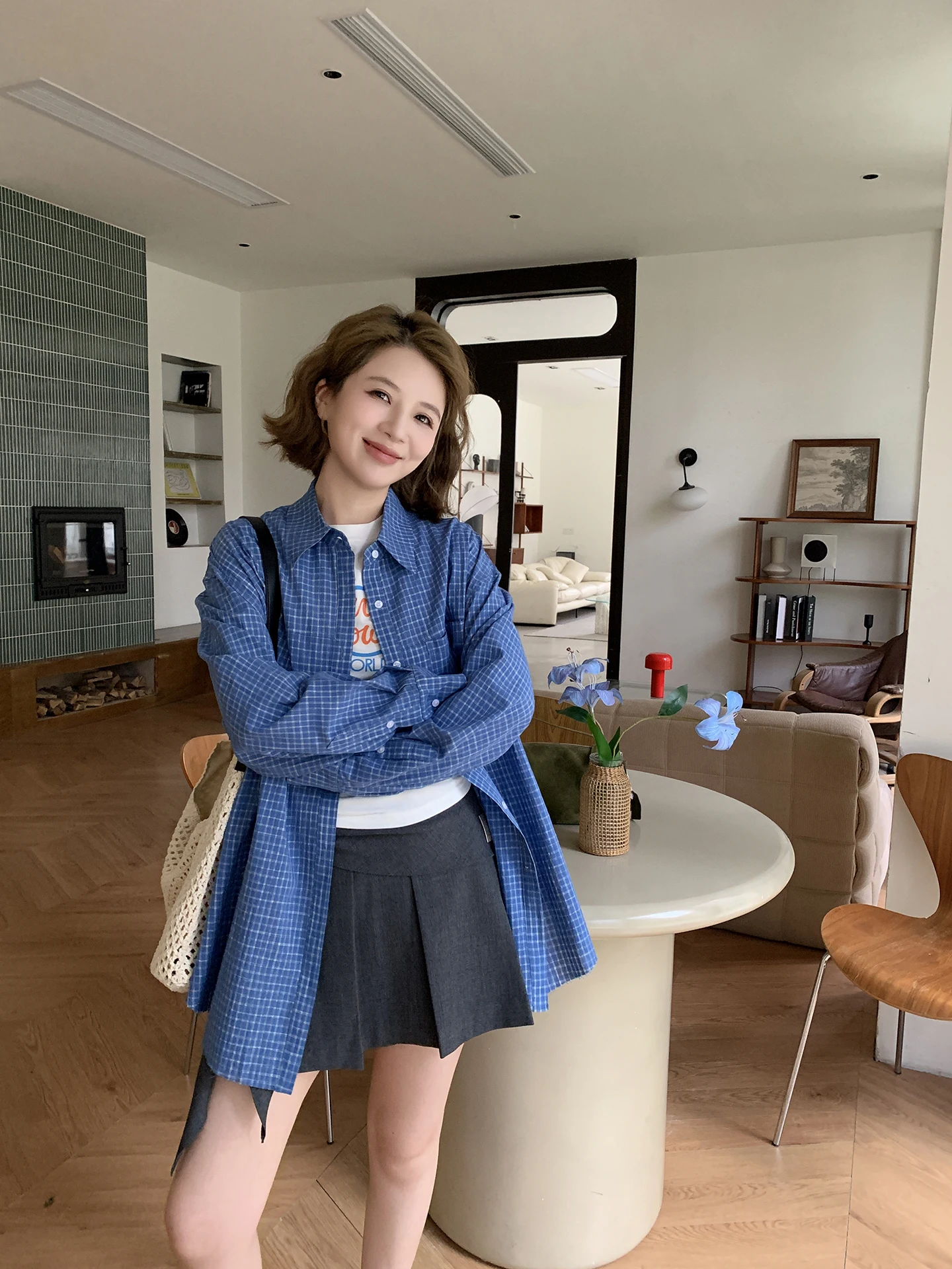 

Женская рубашка Xuanxuan в корейском студенческом стиле, синяя в клетку, свободного кроя, с длинным рукавом, стройнящая, универсальная, модная, весенняя