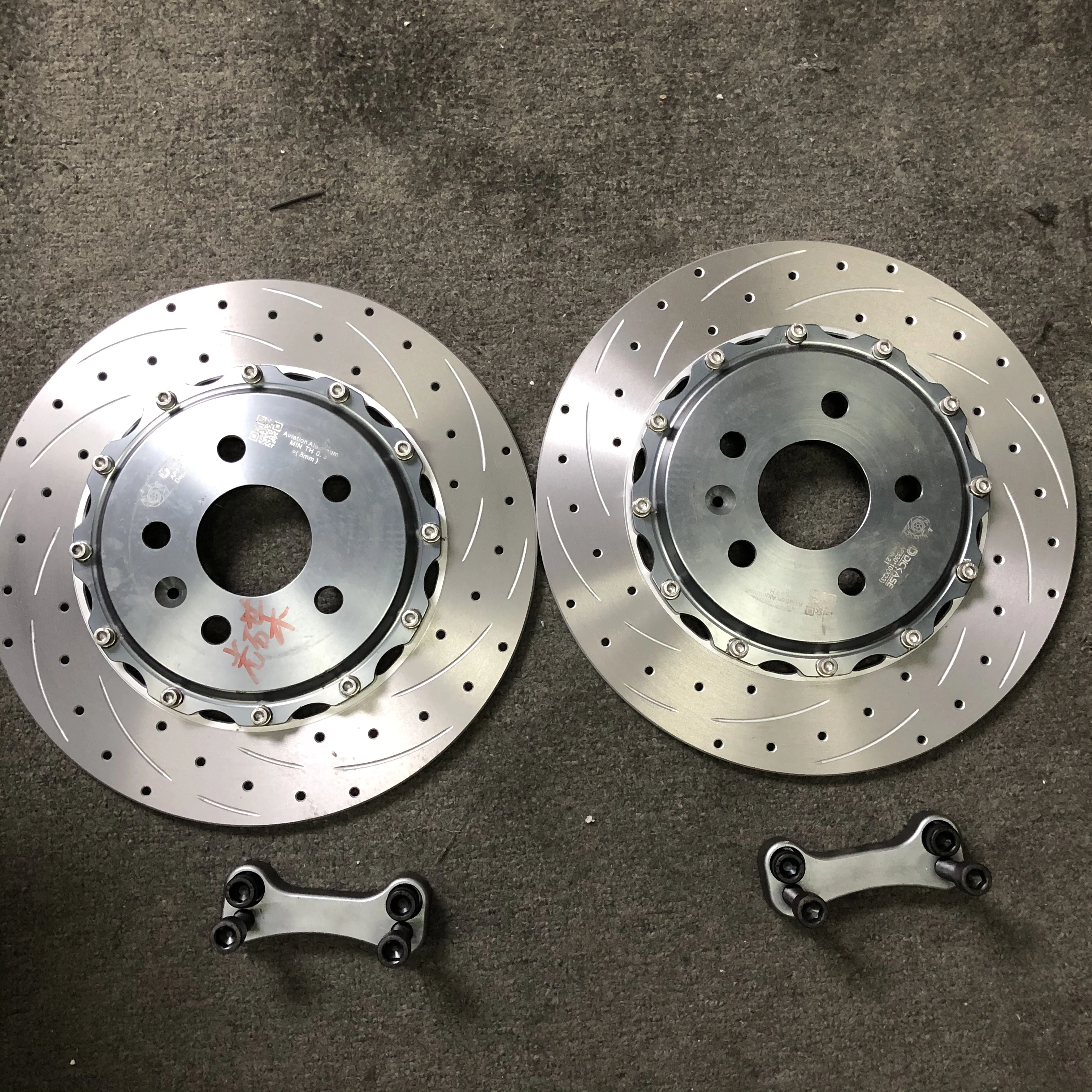 

Dicase best quality car brake rotor fit stock caliper with 330*10mm expanded disc and bracket for Audi a3 18''