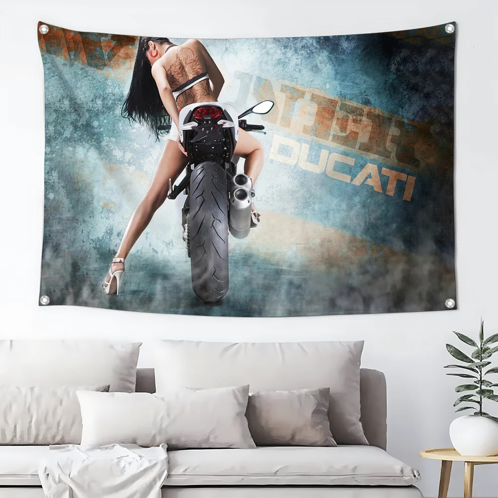 دراجة نارية مع مثير فتاة ساخنة العلم المنزل والحديقة في الهواء الطلق ستوكات مطبوعة الديكور خلفية الفن العلم راية