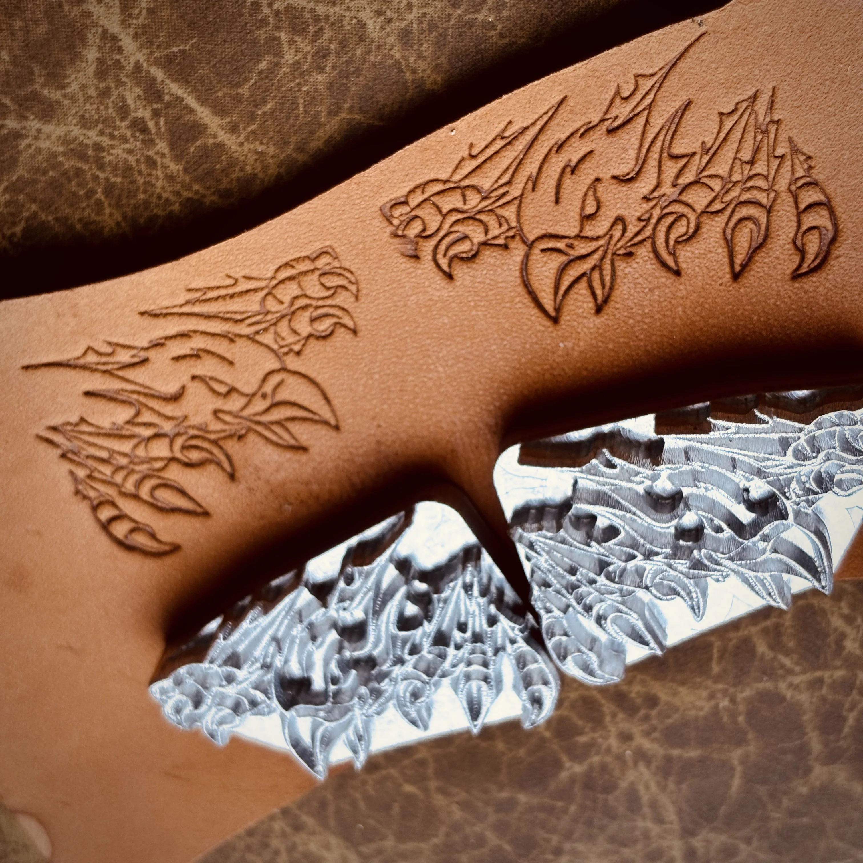 

2pcs/set Eagle Line Design Leather Logo Stamp Leather Craft Tool Stamping Pressing Carving Mold