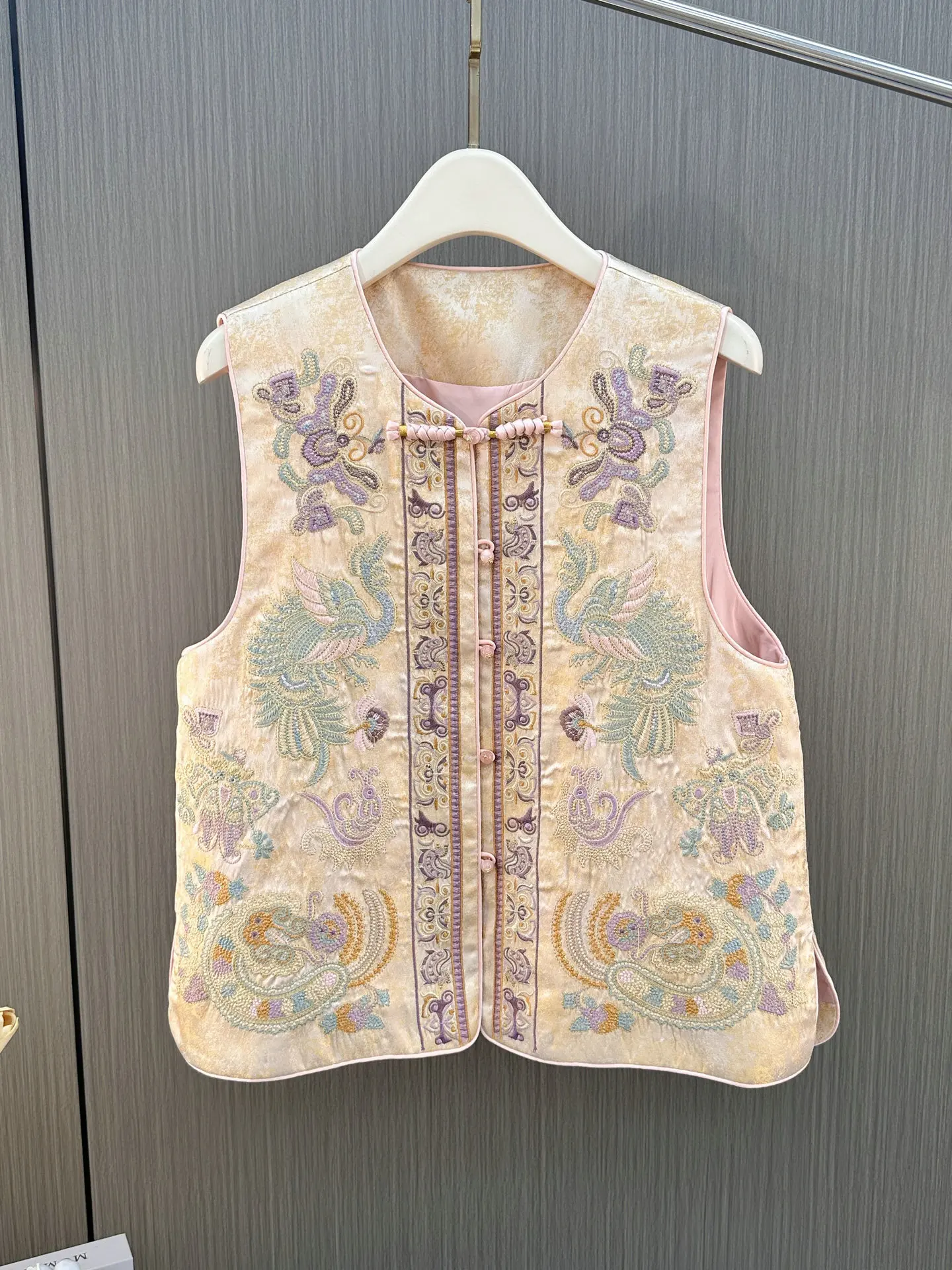 

Ele Embroidered Vest Women's Svel round Ne Layering Faion Spring 2026 New Sle Heavy Work Light National Sle