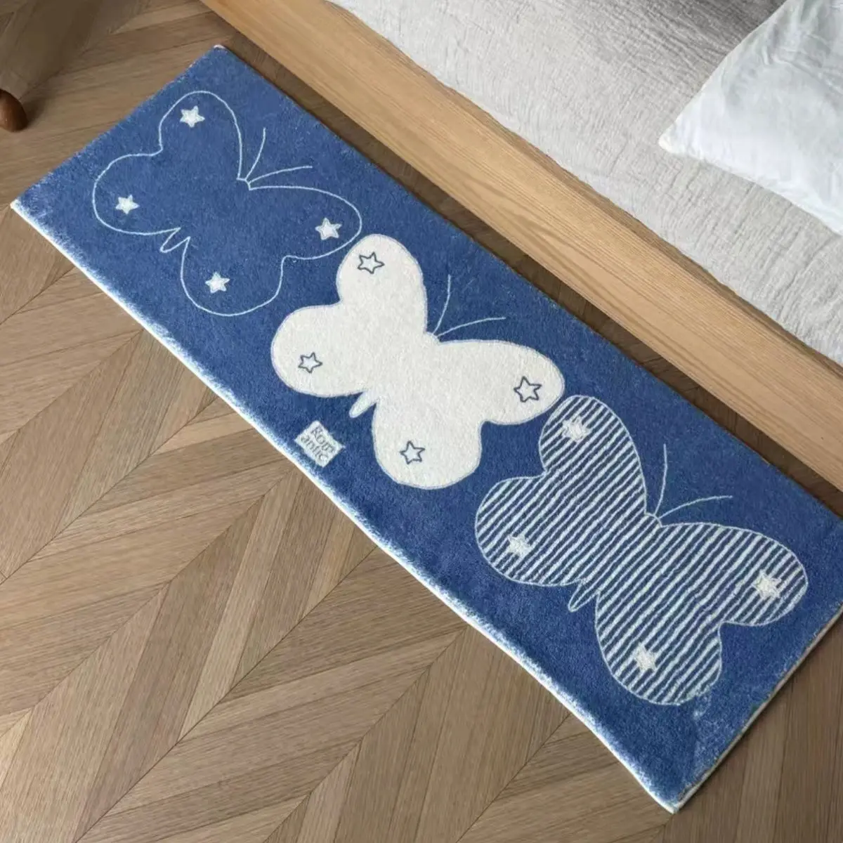 

VIKAMA Ins Wind Star Butterfly Carpet Soft Non-shedding Long Strip Bedside Rug Bay Window Pad Corridor Floor Mat Home Decor
