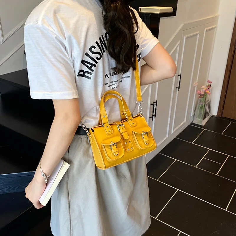 

Модная сумка на плечо из искусственной кожи с пряжкой и квадратными заклепками, однотонная универсальная сумка, Лидер продаж, сумки для женщин Bolsas Femininas