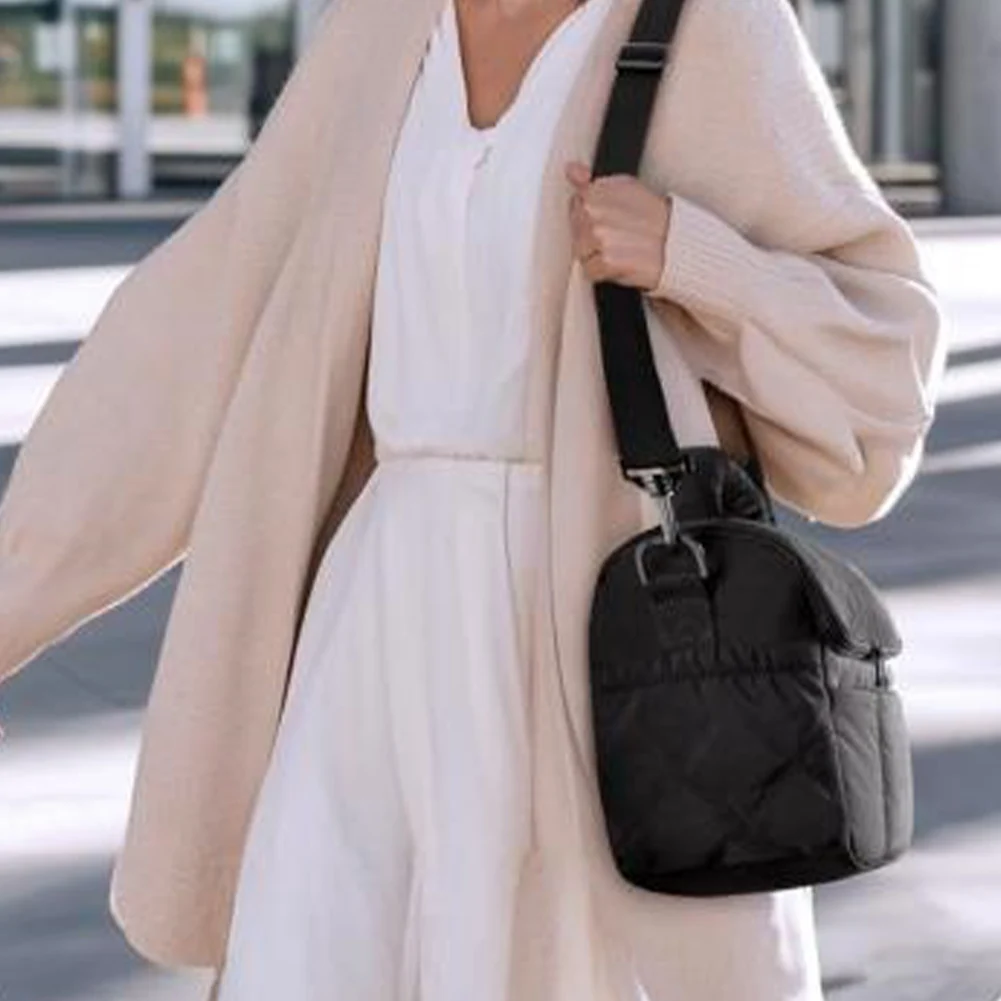 معزول المحمولة حقيبة الغداء Crossbody للنساء السيدات منتفخ مبطن حقيبة الغداء قابلة لإعادة الاستخدام الغذاء الحراري للعمل نزهة السفر