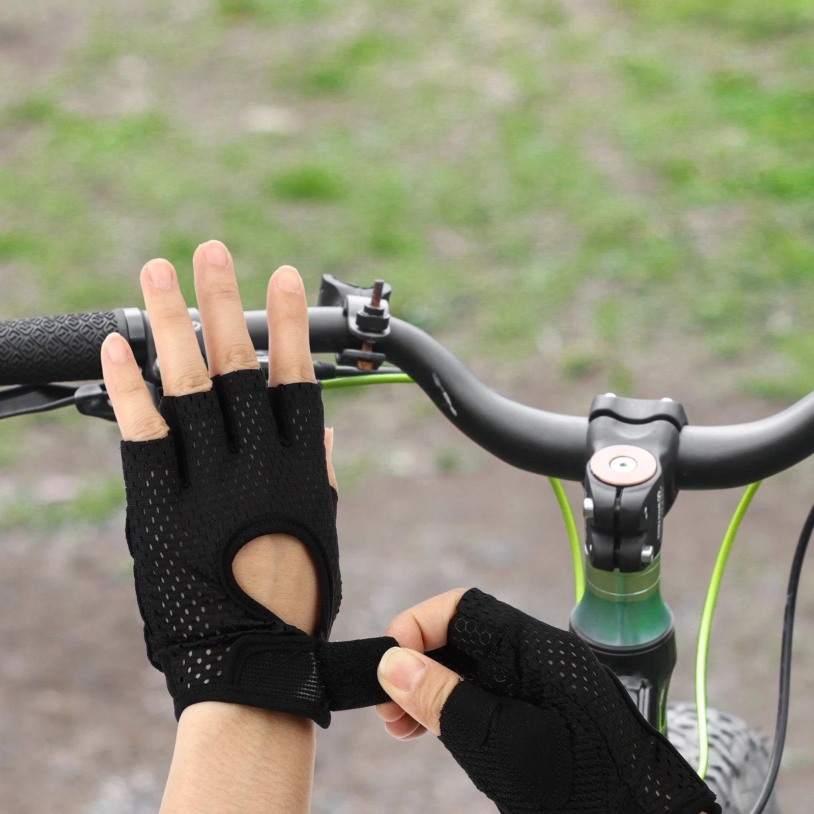 

Half-finger Gloves Wheel Chair Breathable Motorcycle Mountain Bike Riding Nylon Hiking Fitness