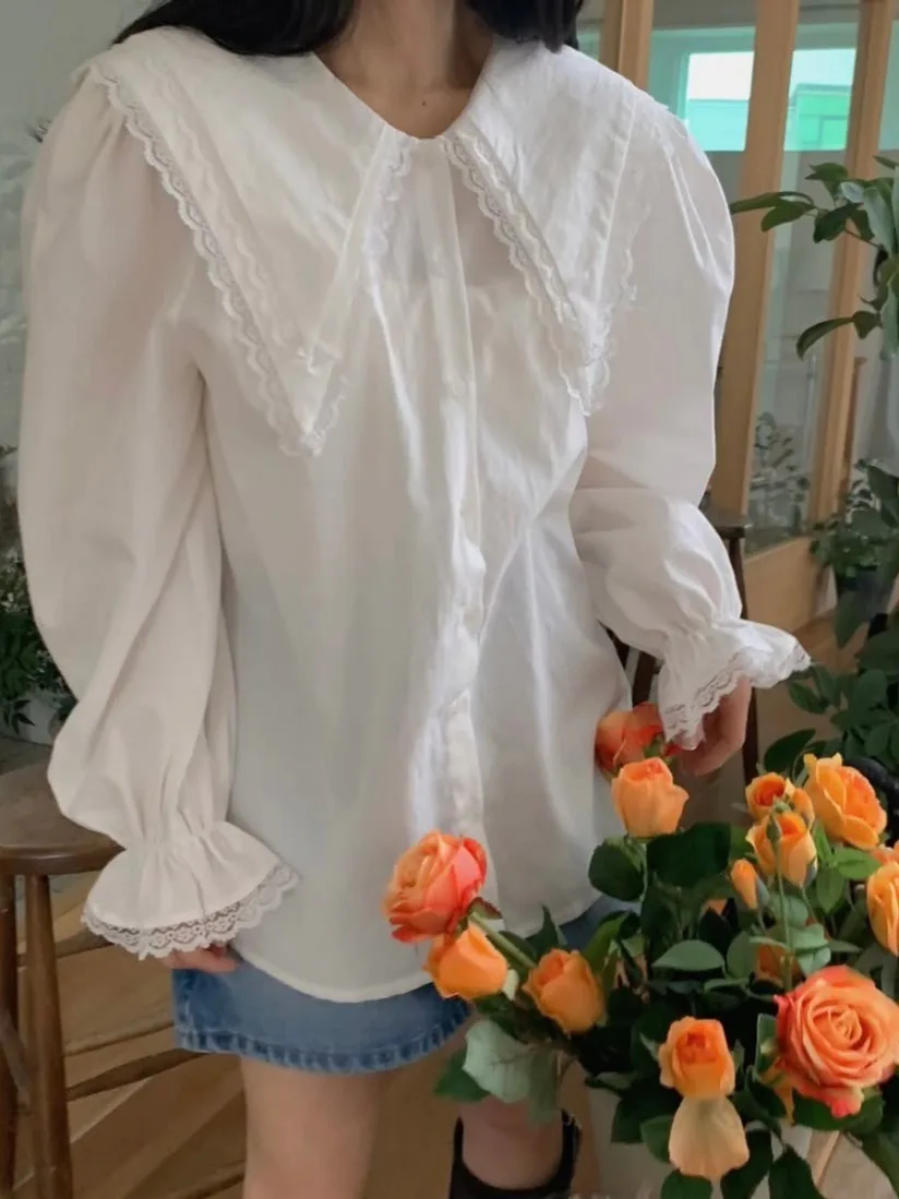 

Chic White Lace Trim Splice Women's irt Single Button Bell Sve Design Loose Korean Sle Long Sve Doll Collar Top