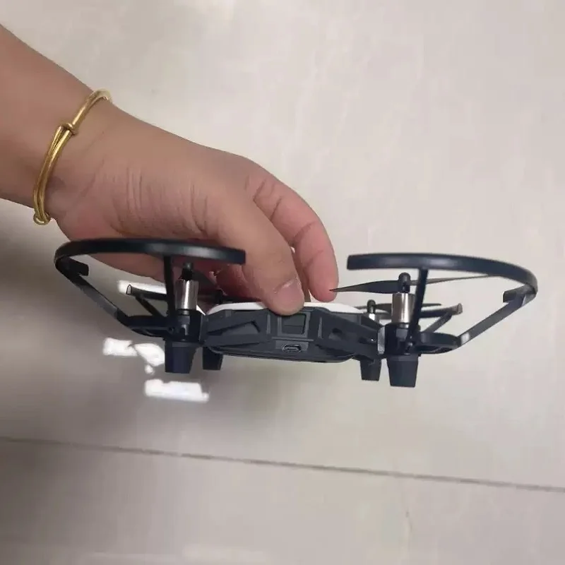 The second-hand Tello puzzle programming drone with one machine and one power, can be controlled with a mobile phone