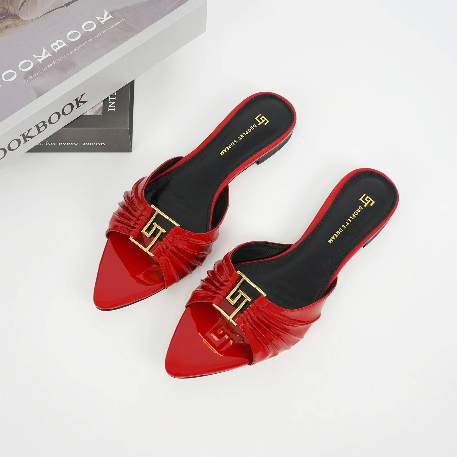 2024Fashion Flat bottomed Women\'s Pointed Non slip Lacquer Leather Slippers GJ Luxury Brand Open toed Indoor and Outdoor Slipper