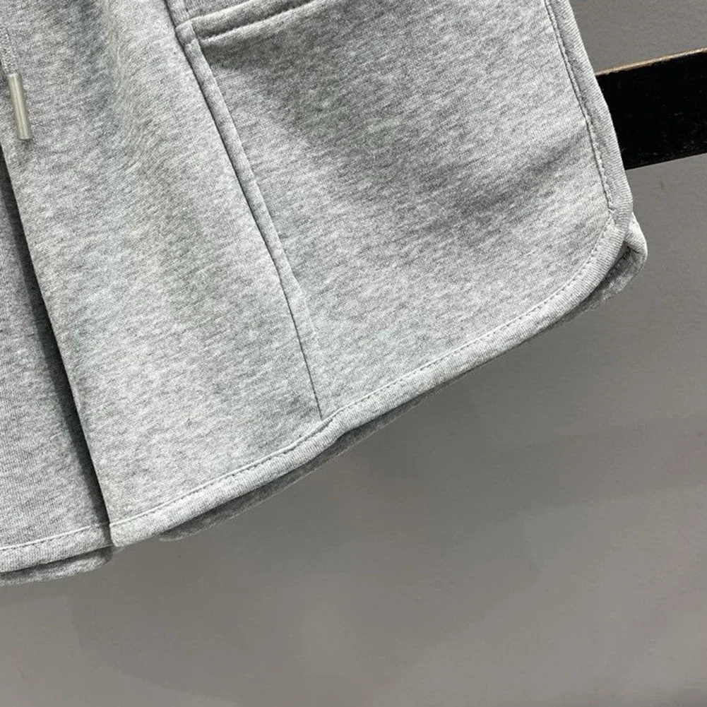 

Повседневные базовые спортивные шорты для отдыха. Удобные летние брюки. Спортивные шорты. Идеально подходят для повседневной носки. Подходит для осени.