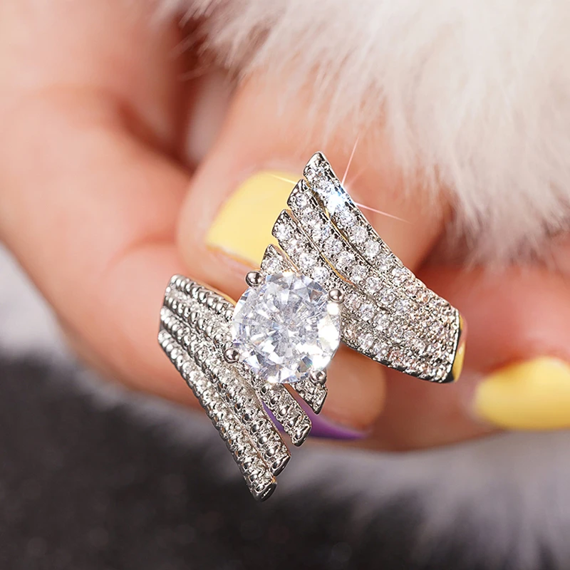 Huitan تصميم هندسي فريد من نوعه المرأة خاتم مطعمة مشرقة تشيكوسلوفاكيا الجمالية الزفاف المشاركة اكسسوارات موضة مجوهرات أنيقة للحفلات