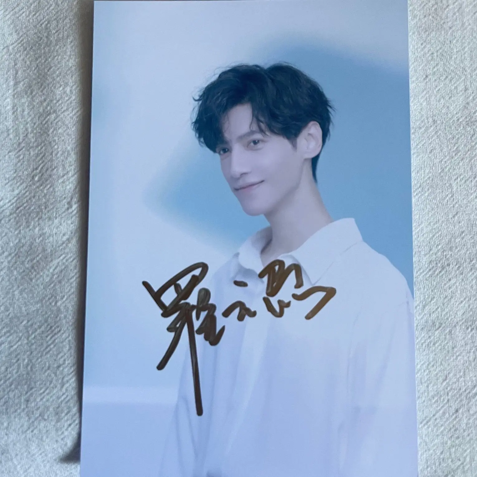 Luo Yunxi till the end of the moon personally signed promotional photos is not a printed birthday gift for classmates or friends