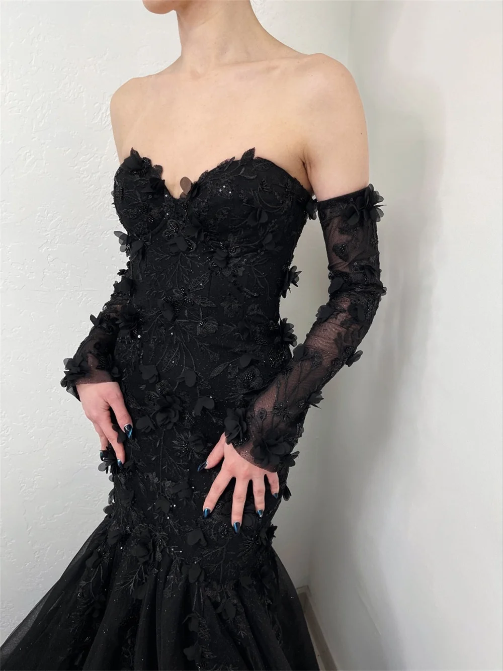 طوكيو مخصص الأسود قبالة الكتف فساتين الزفاف انفصال الأكمام الدانتيل متابعة ثوب الزفاف قطار المحكمة حورية البحر ثوب الزفاف