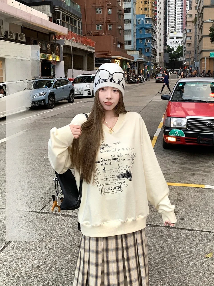 

Casual Graffiti Print Hoodless Knitted Sweatshirt Women's Spring Autumn Loose V-neck Design Sense Top Ladies Fashion