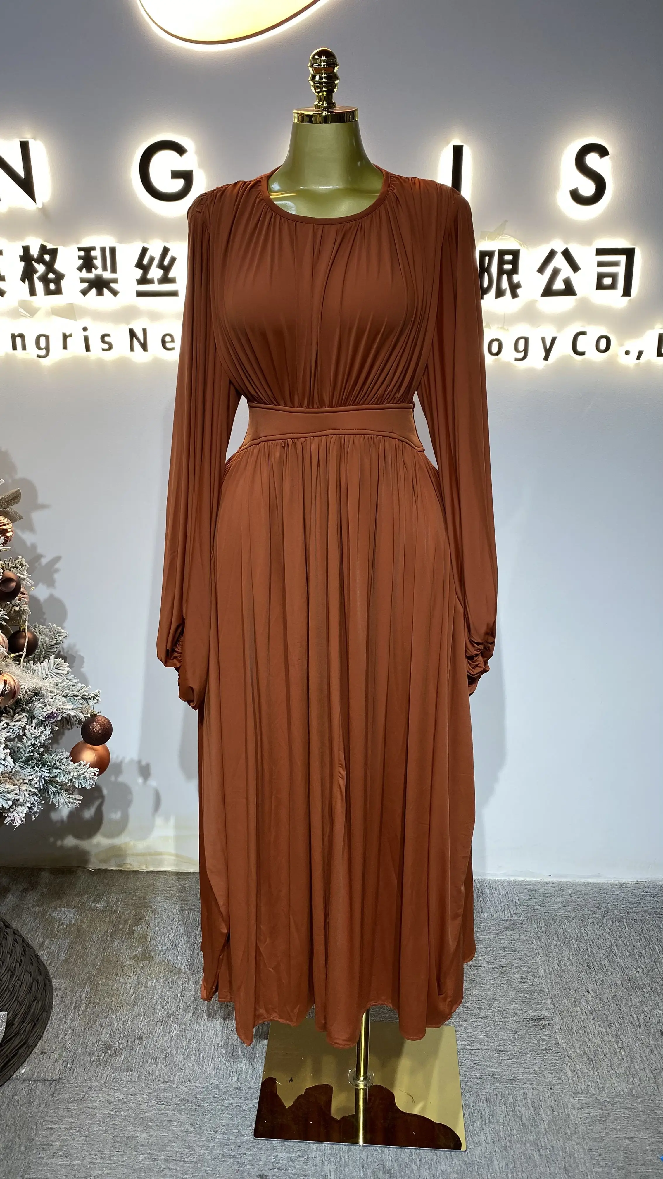 

2025 Satin Collar Dress with Embellished Sleeves, Green with Subtle Crystal Design, Ramonda Evening Gown-GZXX266