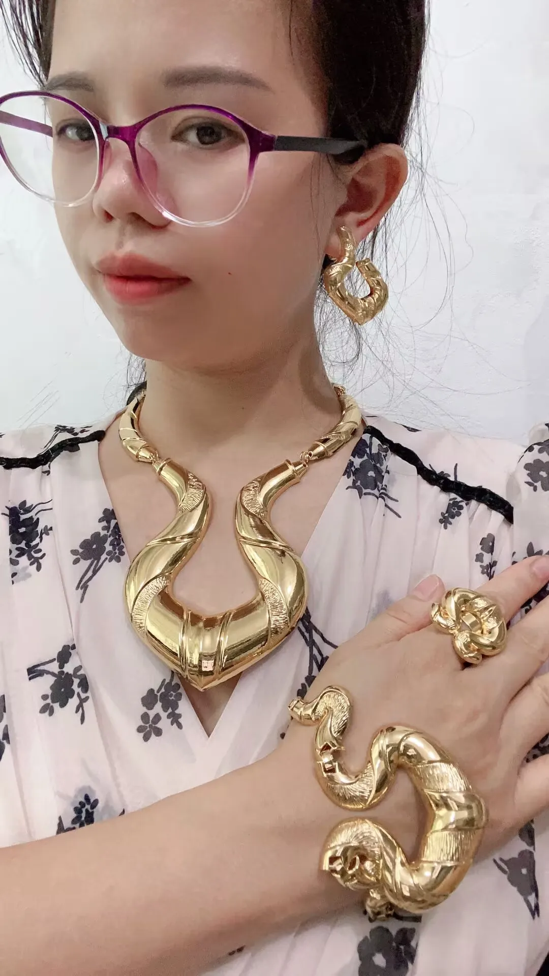 Yulaili High Quality Brazilian Gold Twisted Pattern Jewelry Set Necklace Bracelet Earrings Ring for Party Wedding X00073
