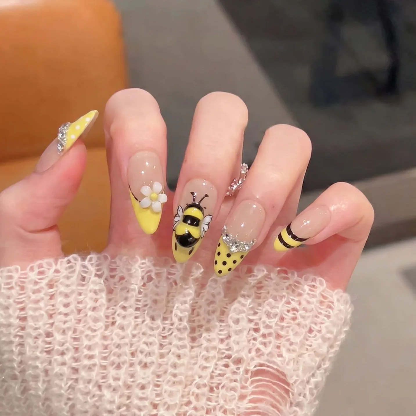 

10pcs Cat Eye Press On Nails Little Bee Handmade False Nails Full Cover French Tip with Polka Dot Diamond Glitter for Women