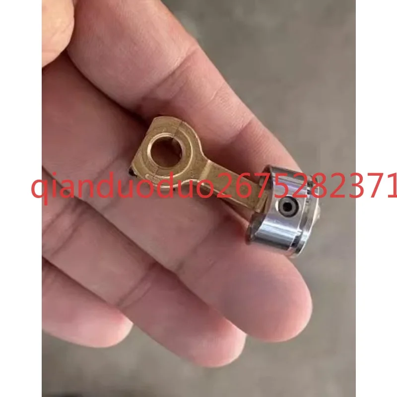 

Suitable for Tuoyang L200 double cylinder air-cooled methanol engine assembled metal toy engine AC spare version can be started