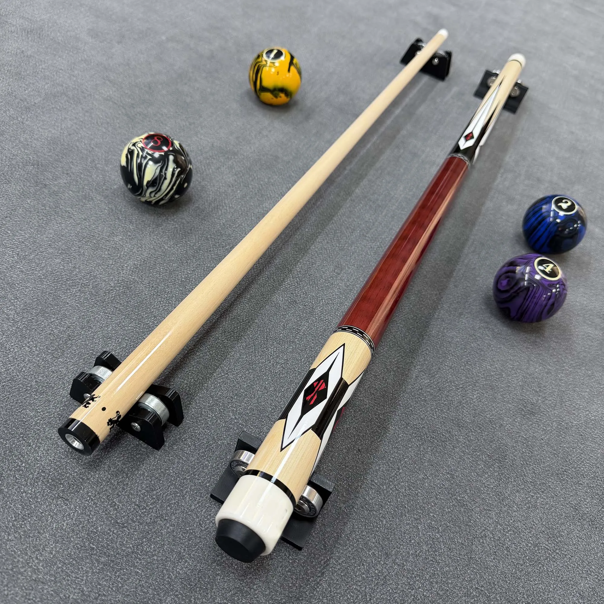 Selected Maple Billiard Cue. The Head Is 13mm in Diameter, The Length of The Shaft Is 148CM, 1/2 Split Design, Easy to Carry.