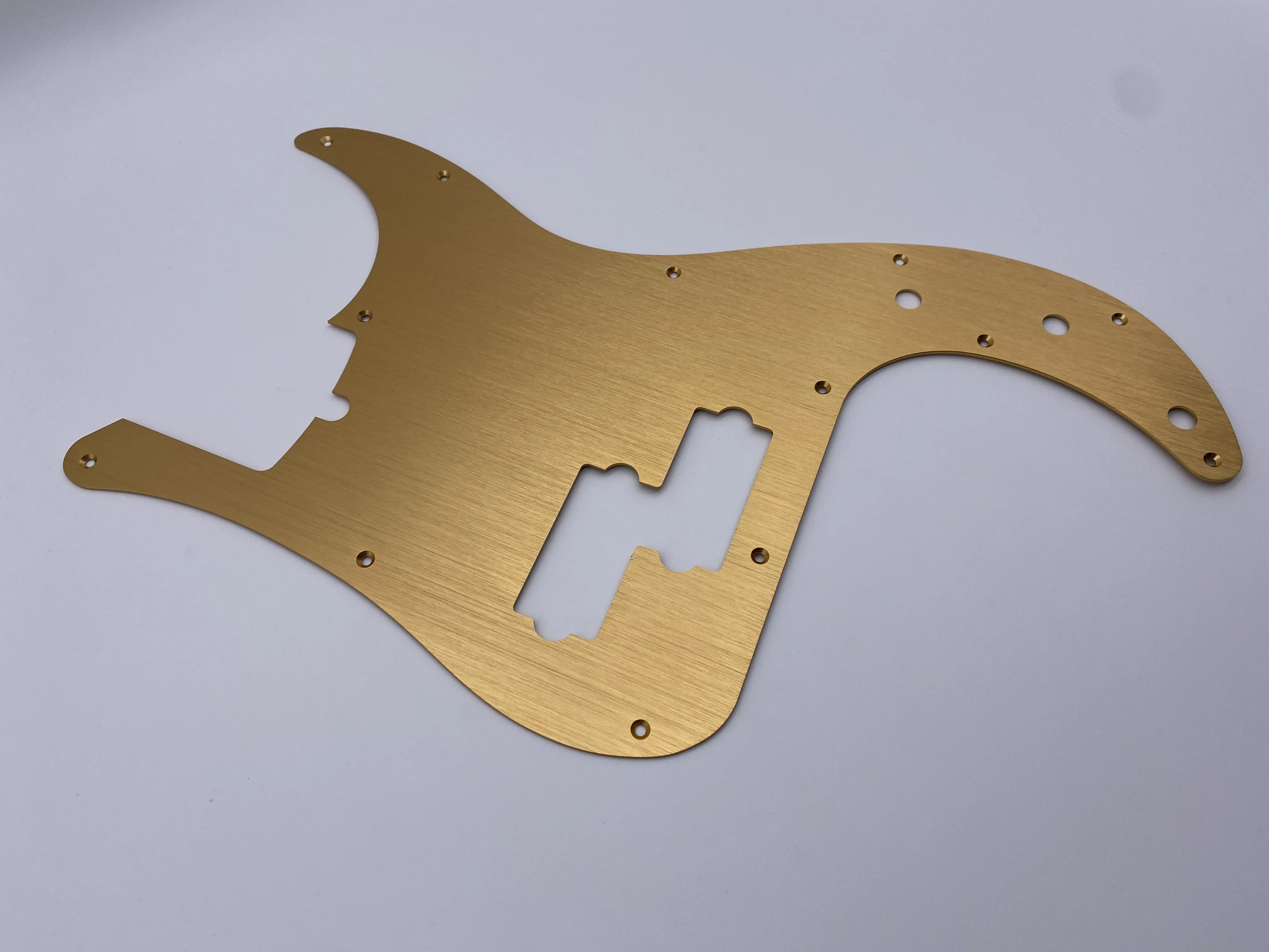 Fend PB P Bass Pickguard Pick Guard Guitar Scratch Plate 13 Hole 4 Strings Electric Bass Parts Aluminum There are grooves