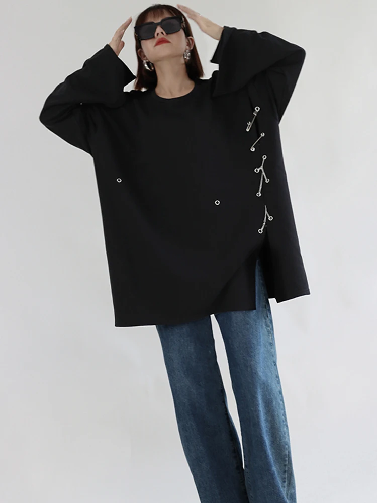 [EAM] Women Black Side Slit Irregular Big Size T-shirt New Round Neck Long Sleeve Fashion Tide Spring Autumn 2024 1DE8803