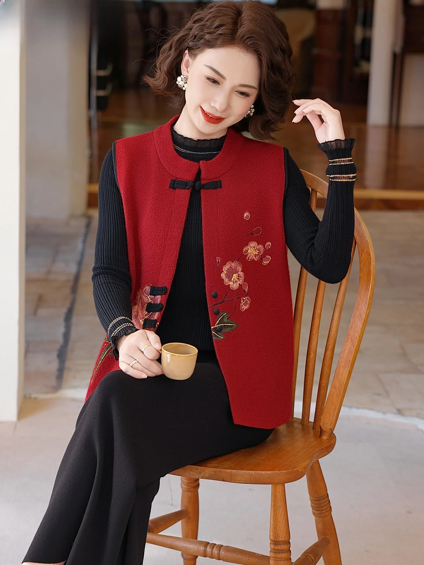 

New Chinese Style Knitted Set for Middle-Aged Women Autumn Fashion V-Neck Long Sleeve Top And Jacket Three-Piece Women's Wear