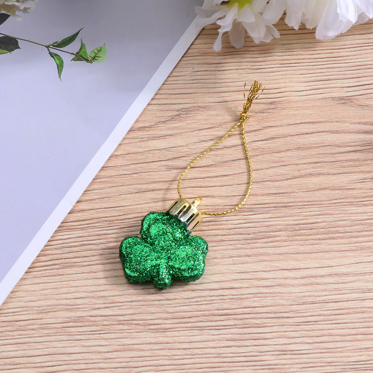 

12 Pcs Hanging Decor Shamrock Hanging Decor Premium Plastic St Patricks Day Party Photo Props Door Window Green