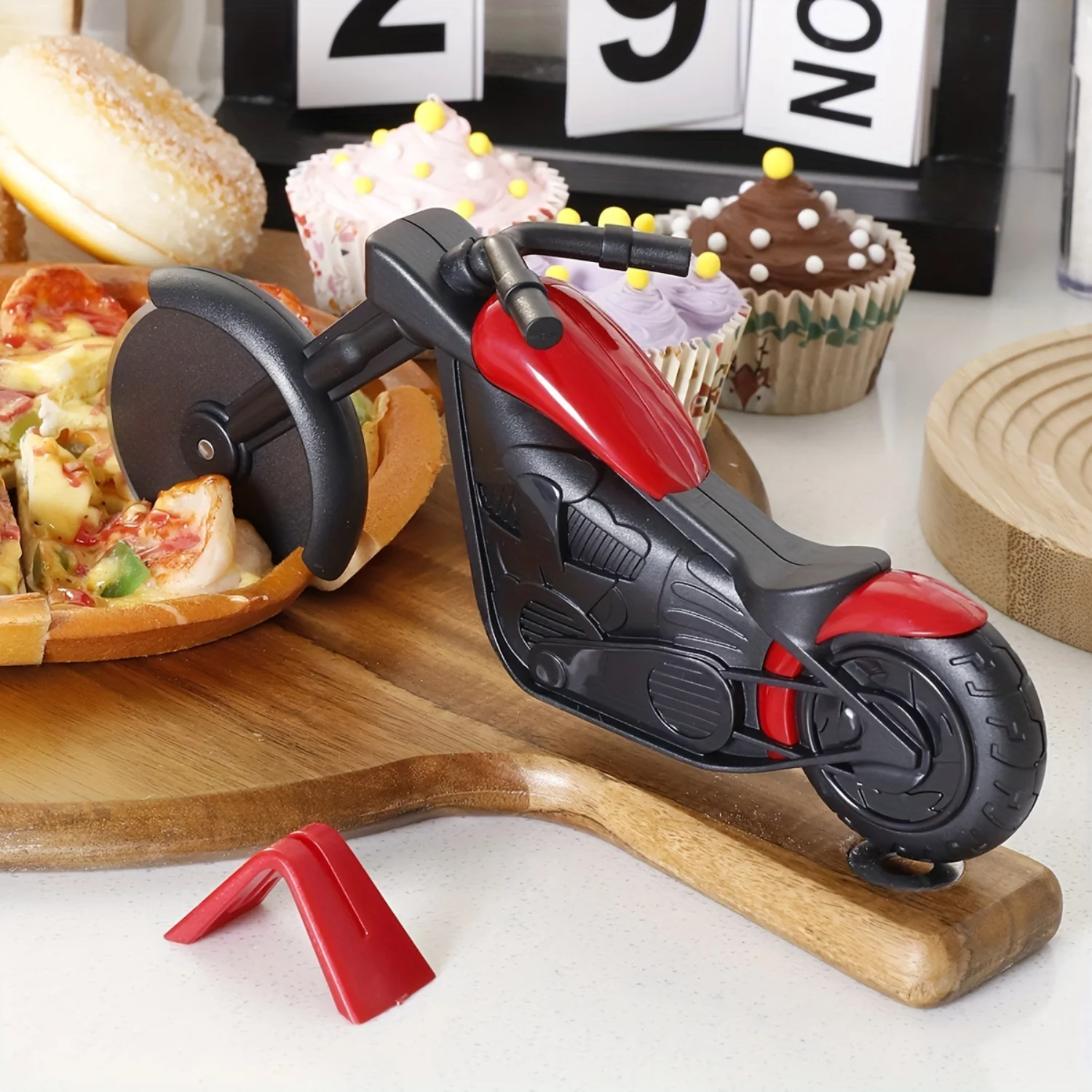 1pc Motorcycle Pizza Cutter - Protective Frame for Safe and Easy Slicing