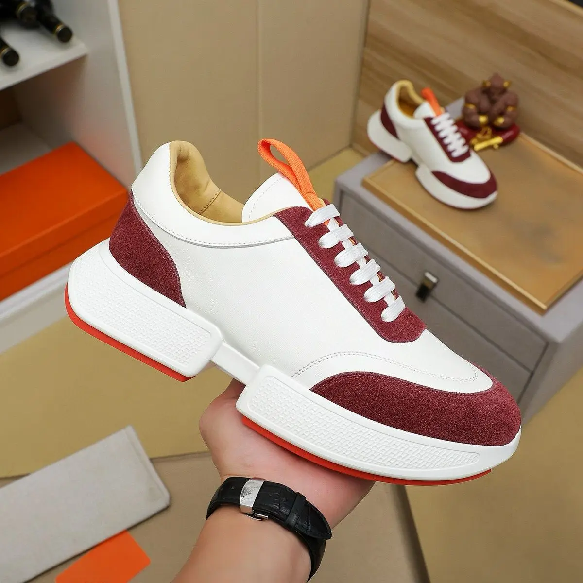 Leather spliced trendy skate shoes for men and women, commuter casual skateboarding sneakers, shock-absorbing soft sole couple low-top versatile student casual footwear, breathable comfortable upper non-slip outsole suitable for daily work, campus and cas