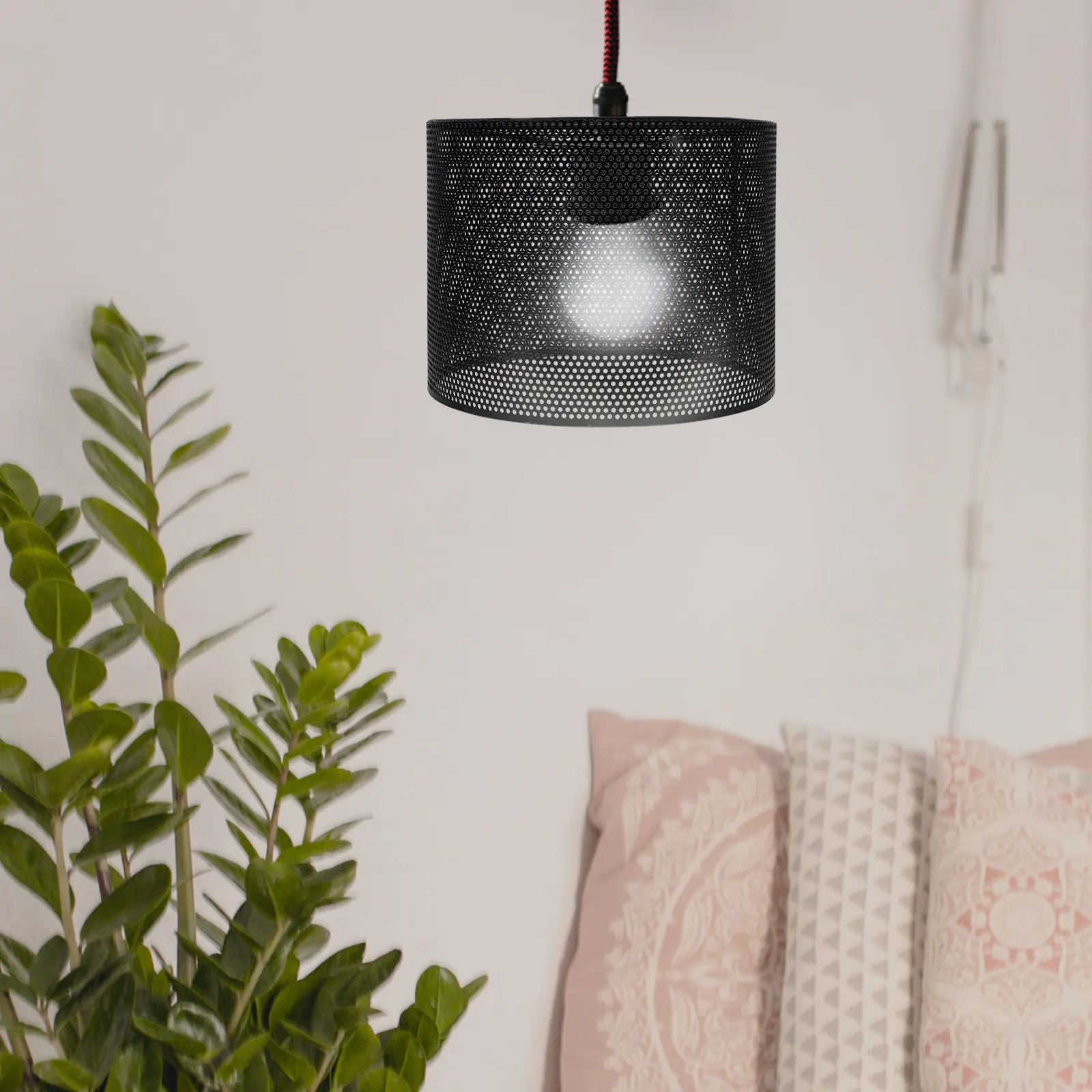 Hollow Iron Art Lampshade Sturdy Wrought Iron Lamp Cover for Pendant Ceiling Table Light Decorative Lighting Accessory