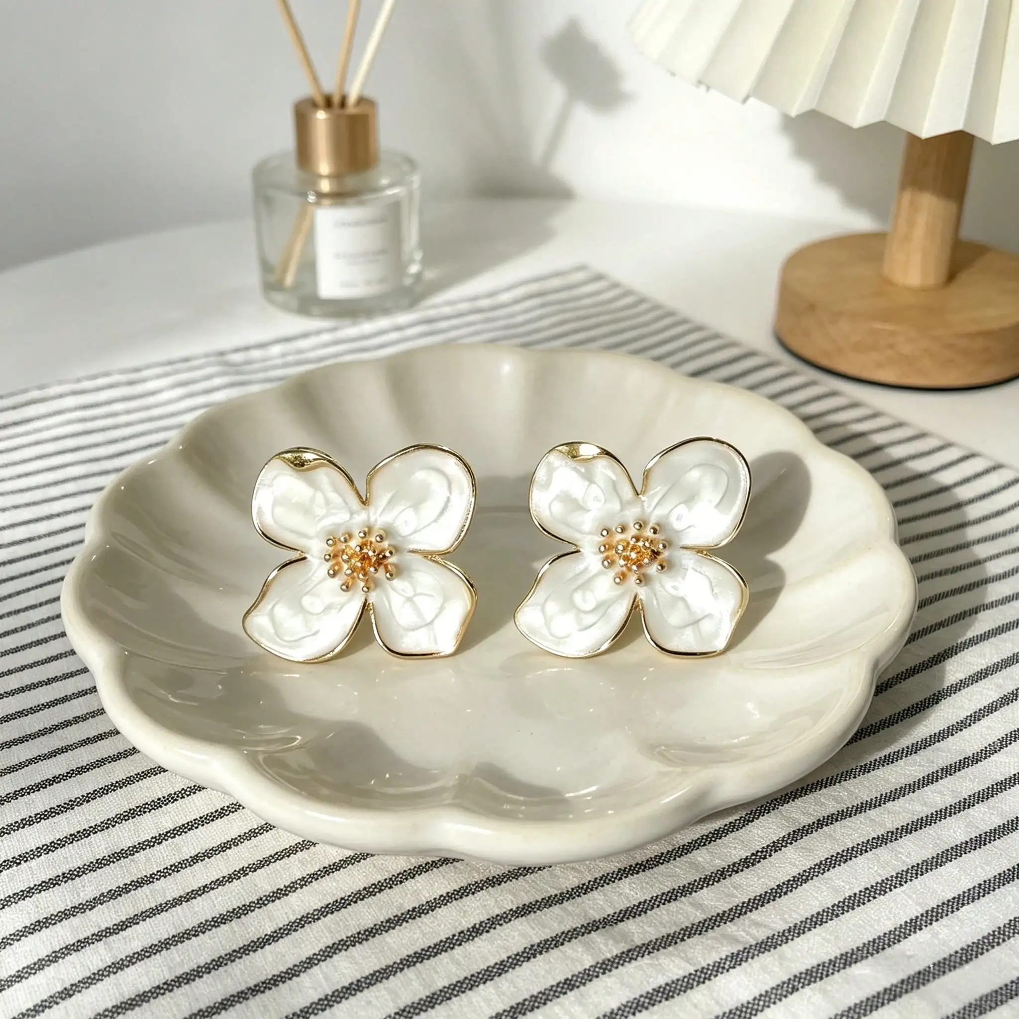 

Personalized Four-Leaf Clover Drop Earrings, Minimalist 3D Lotus Flower Earrings, Elegant Earrings