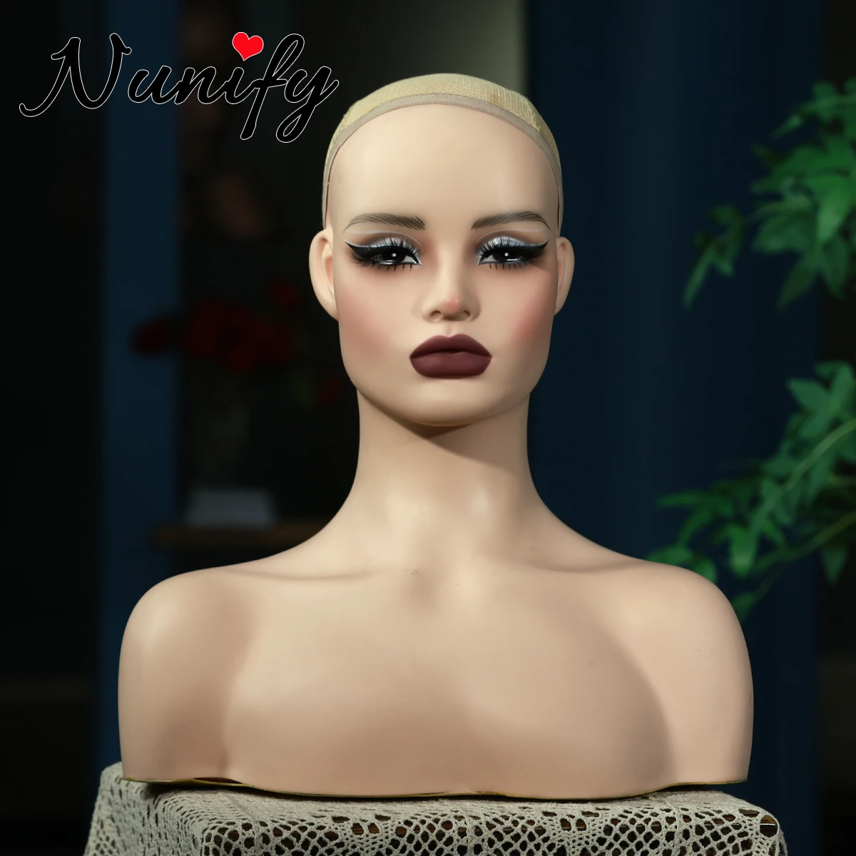 

Realistic Female Mannequin Head With Shoulders For Display Manikin Head Wig/Jewelry/Makeup/Hat/Sunglass Display Salon Wig Stand