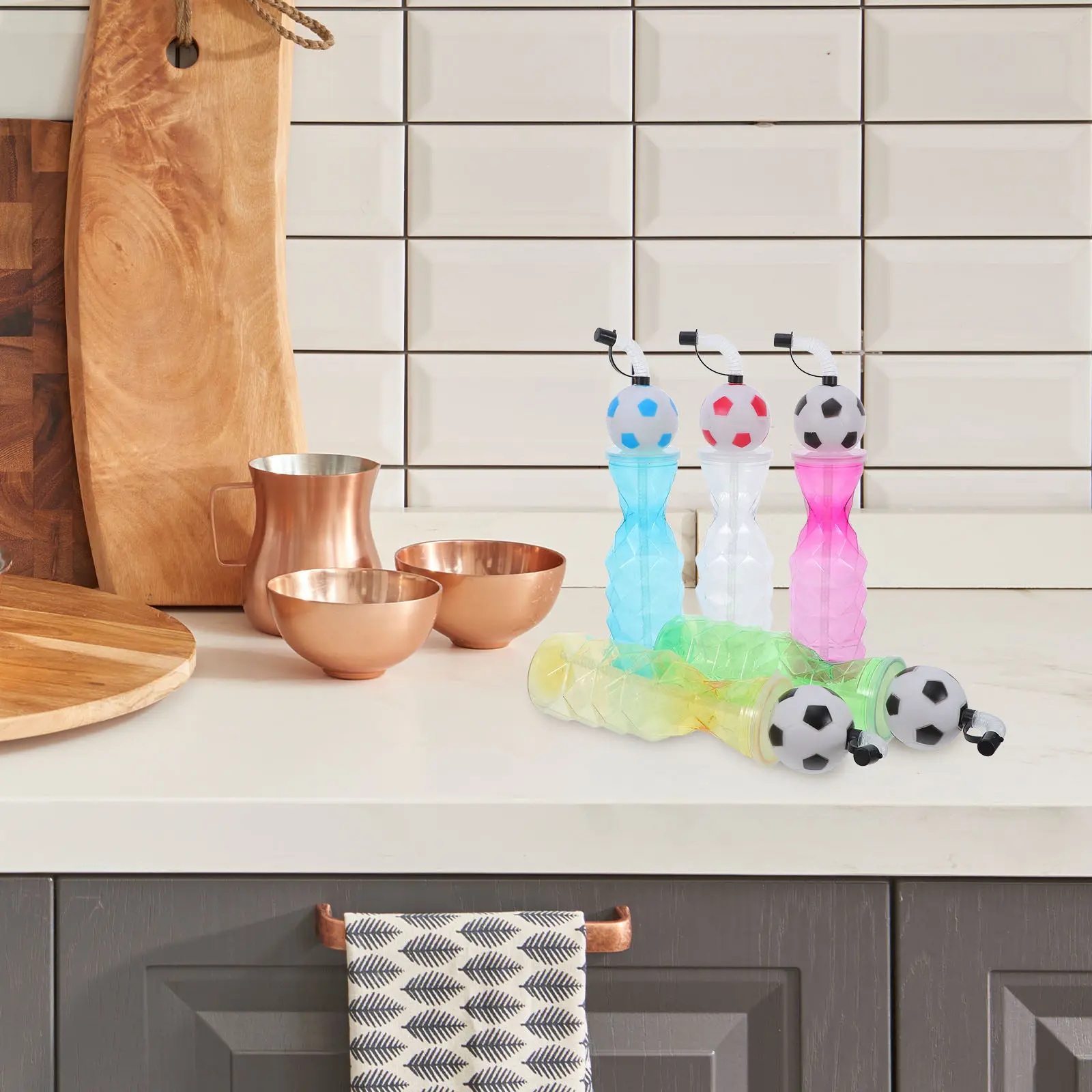 

Кружка для напитков 450 мл в футбольном стиле с трубочкой, портативная чашка для сока для взрослых, для спортивных игр и вечеринок, классный подарок для футбольных фанатов