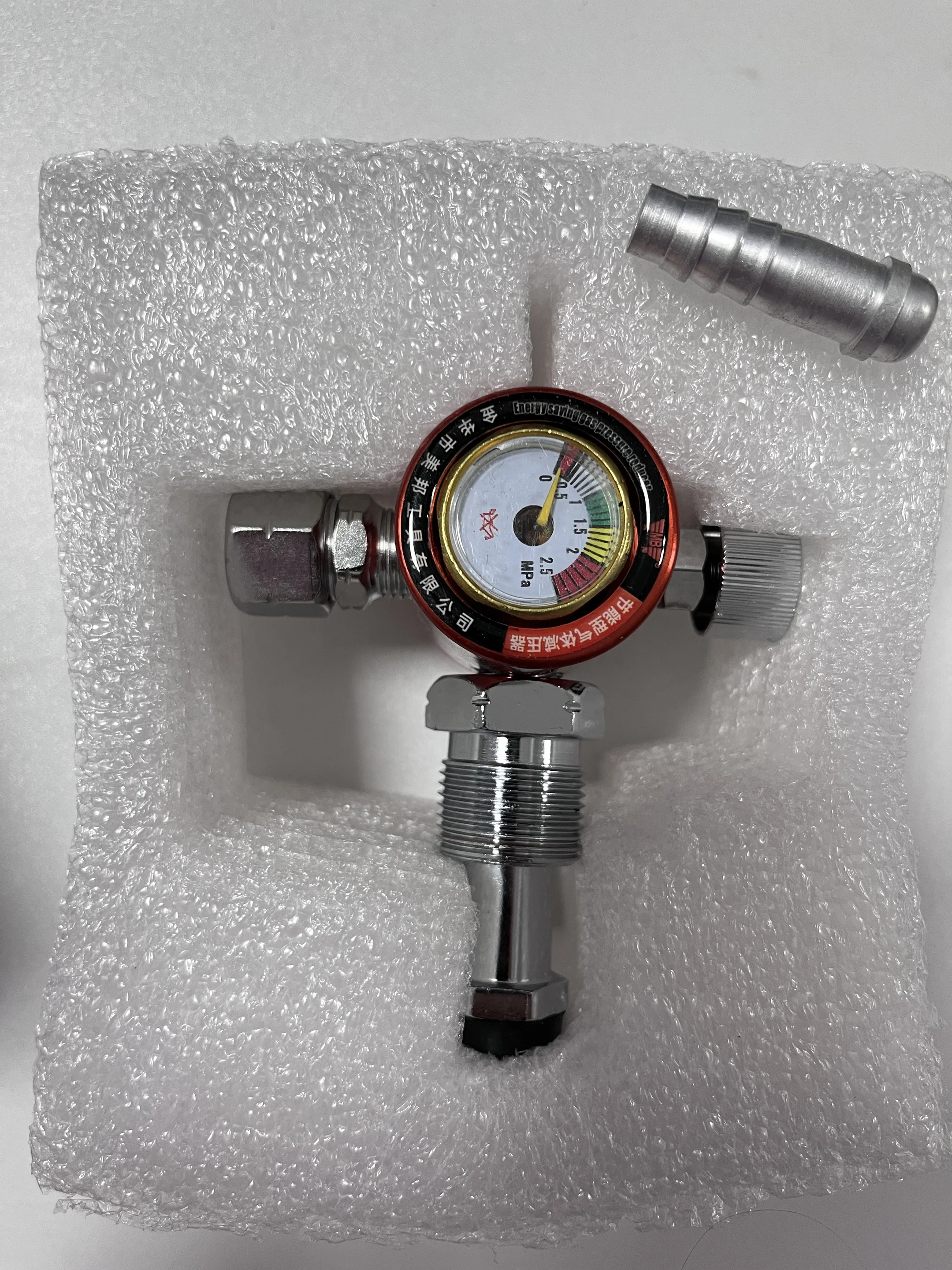 Propane Pressure Regulator with Pressure Gauge Energy-Saving Anti-Drop Explosion-Proof Pressure Reducing Valve