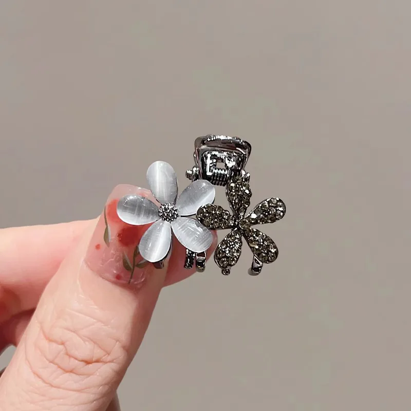 Elegant Small Cat Eye Flower Shark Hair Clips Korean Trendy Design Ladies Side Top Bang Broken Hair Fixing All Match Headwear
