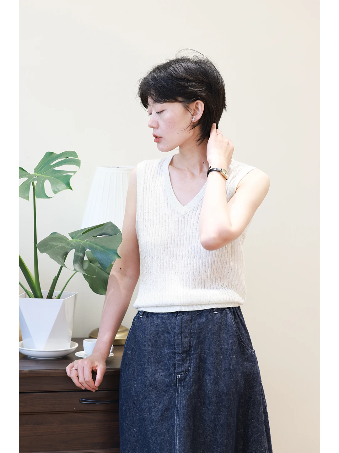 

Lightweight Comfortable V-Ne Knitted Vest Women's Retro Twist Slimming Top Svel Base irt Straight Cut Commute Sle