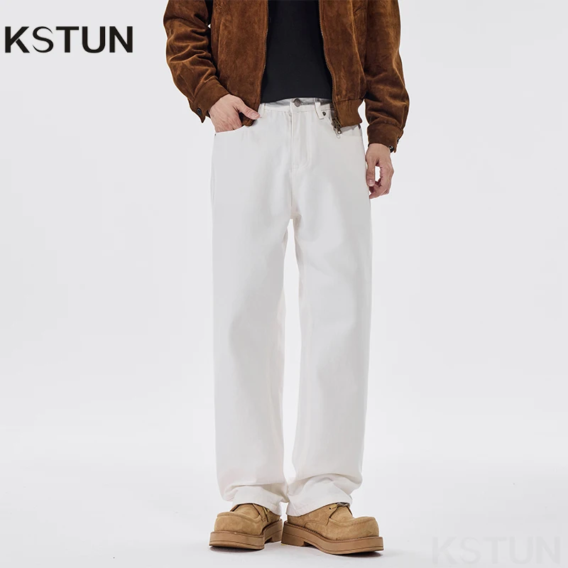 กางเกงยีนส์ผู้ชาย KSTUN ผ้าฝ้าย 100% สีเบจ ทรงหลวม ยืดได้ ทรงตรง สไตล์ลำลอง กางเกงเดนิม สตรีทแวร์ ขากว้าง ไซส์ใหญ่ ใส่สบาย