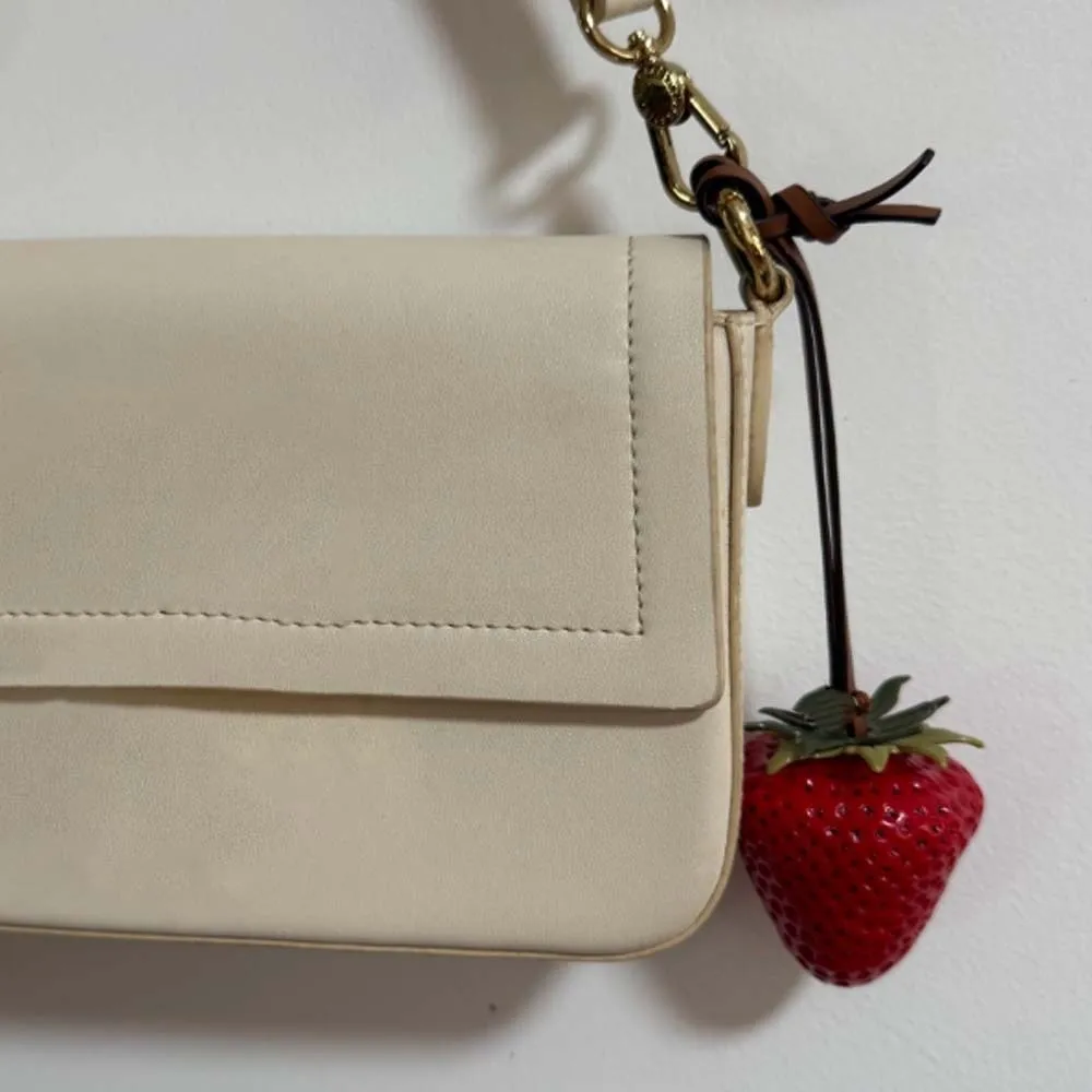 

Waterproof Strawberry Key Ring 3D Elegant Versatile Bag Charm Handmade PU Hanging Rope Red Resin Fruit Pendant Women