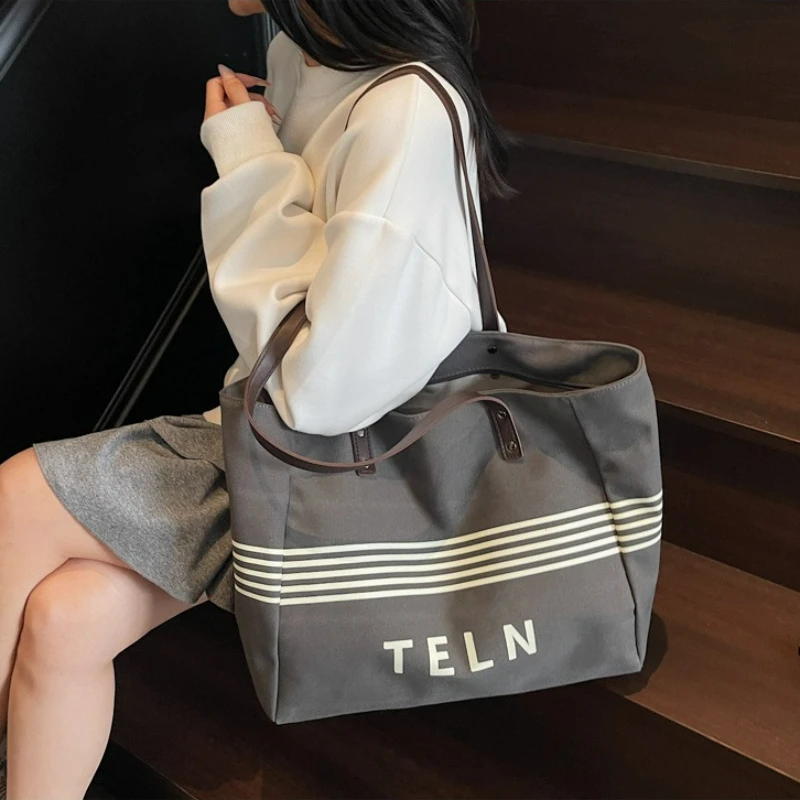 

Relaxed and Versatile Canvas Tote Bag with Striped Print Single Shoulder Bag for Casual Wear Korean Version Retro Underarm Bag