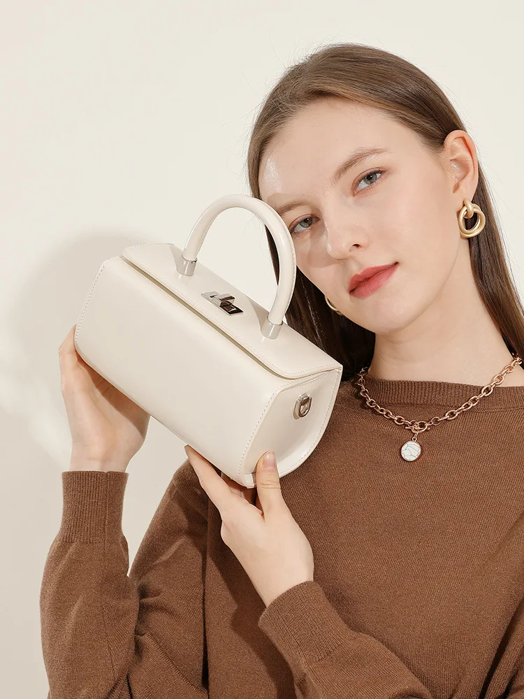 

New Real Leather Cowhide Handheld Small Square Bag for Women 2026 Fashion Girl Simple Shoulder Doctor Box Deisgn Lady Bag C259