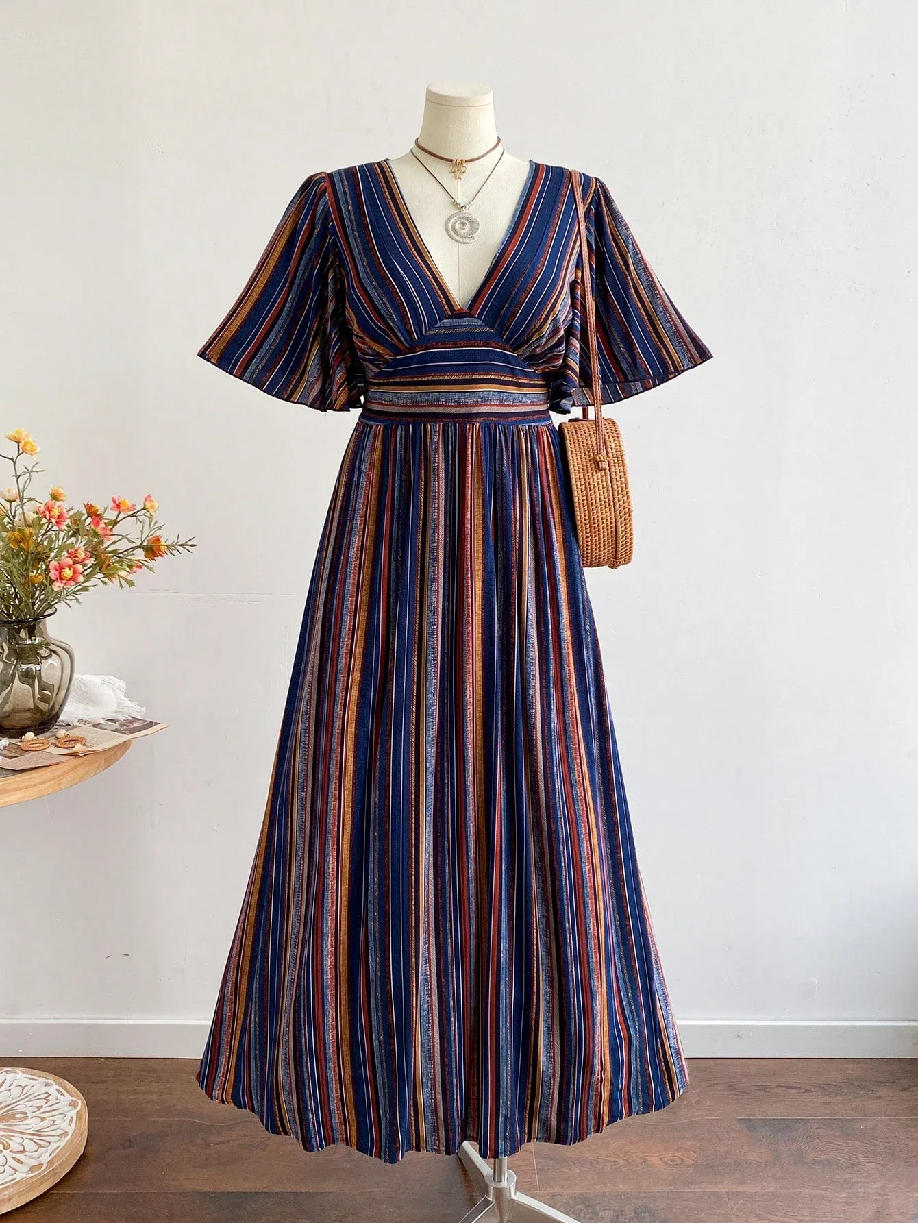 

Женское богемное ретро-платье макси в полоску с V-образным вырезом и завязками на талии, А-силуэт